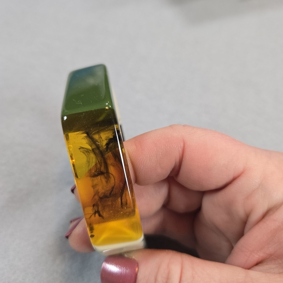 Plunder Chunky Resin Bangle Bracelet Green Ivory Amber Colorblock Statement NWOT - Picture 3 of 7